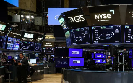 US Stocks Fall Ahead of Long Weekend