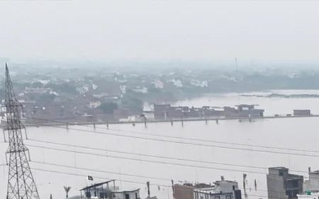 Pakistan Evacuates 500,000 Stranded by Floods