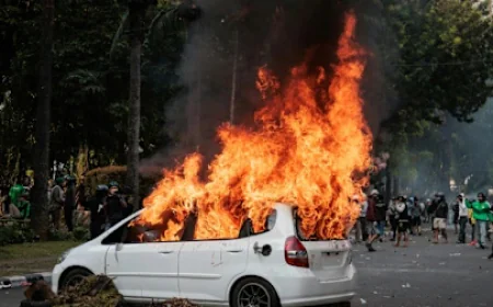 Indonesia Reduces Lawmaker Benefits Amid Nationwide Protests