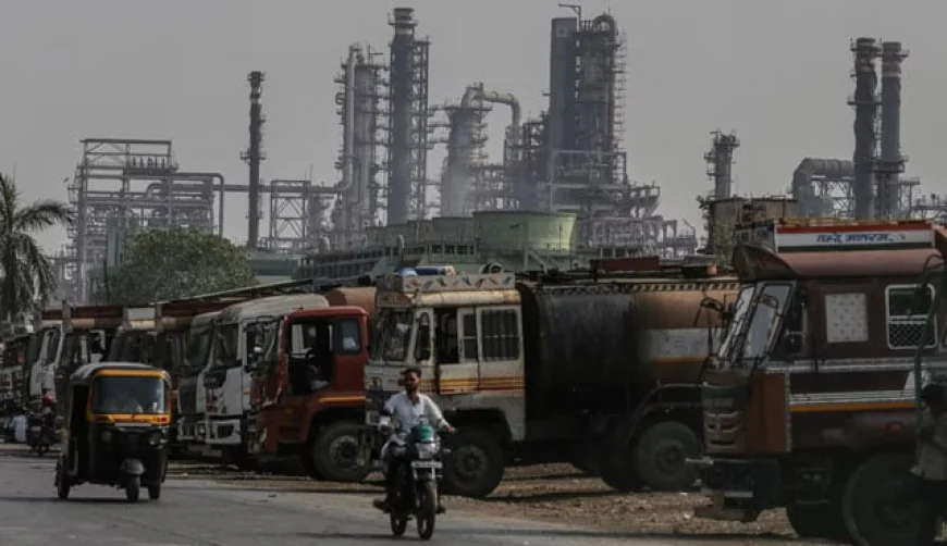 Trump Raises Tariffs on India Over Russian Oil Imports Ahead of Deadline