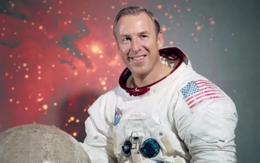 Jim Lovell, Apollo 13 Commander, Dies at 97