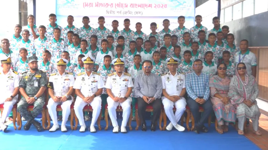 Navy Chief Inspects Training of Talented Swimmers