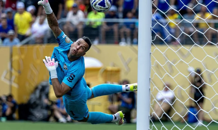 Brazilian Goalkeeper Fábio Breaks World Record for Most Matches Played