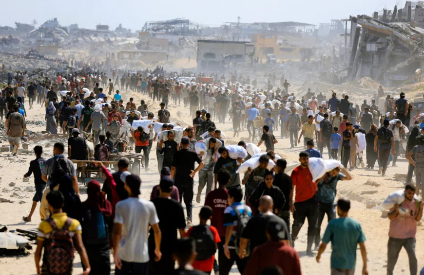 Israeli Offensive Expands in Gaza City Amid Killings of Starving Aid Seekers.