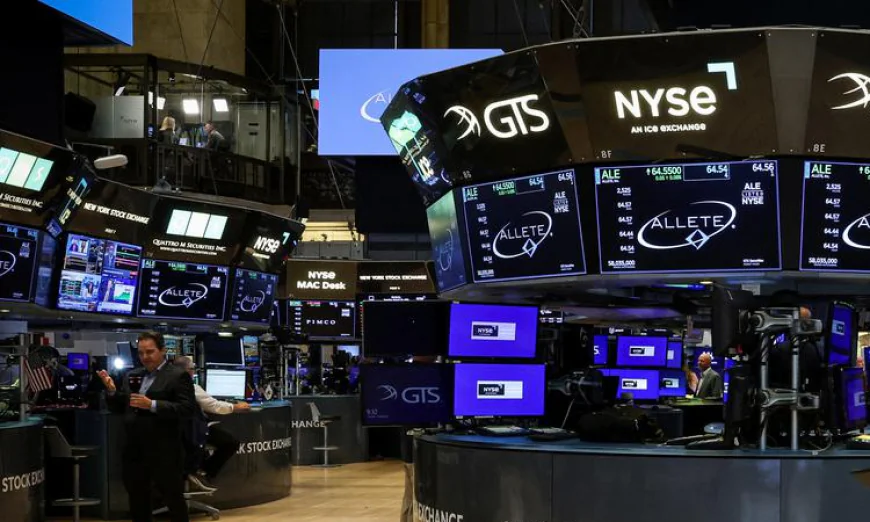 US Stocks Fall Ahead of Long Weekend