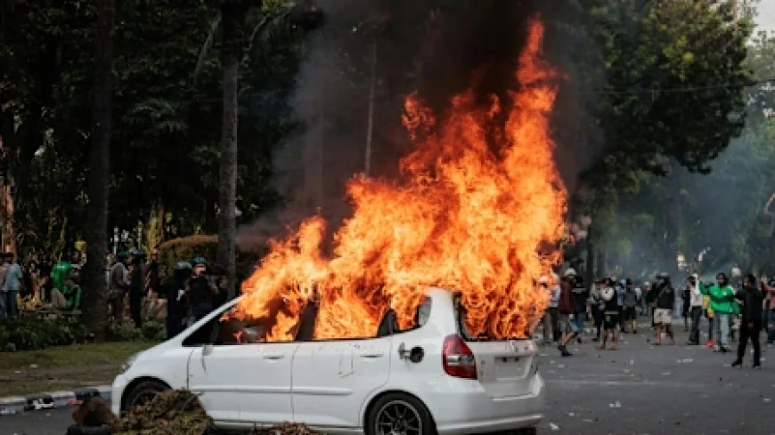 Indonesia Reduces Lawmaker Benefits Amid Nationwide Protests