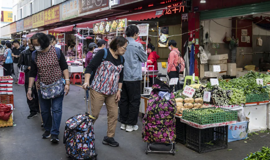China Reports Fastest Decline in Consumer Prices Since February