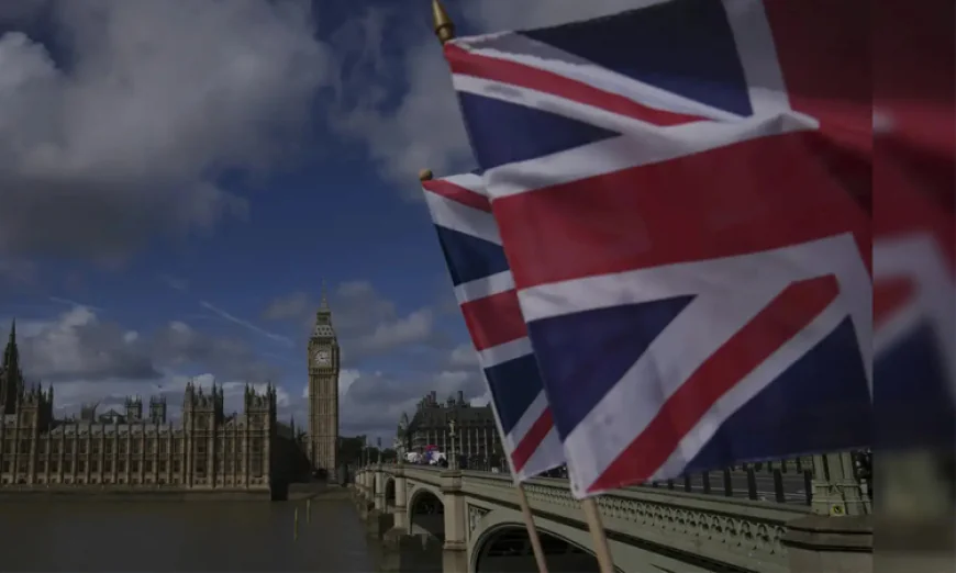 UK economy stalls in July, adding to government woes