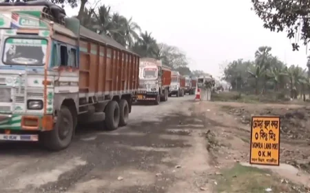 Trade resumes at Bhomra land port after six-day shutdown