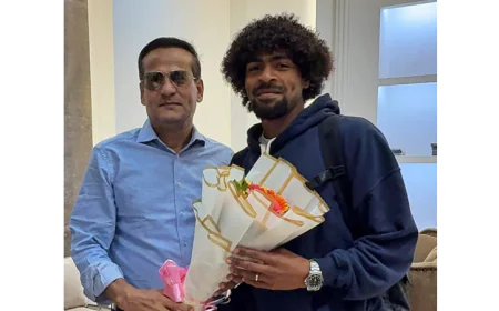 Hamza Arrives in Dhaka for Hong Kong Clash