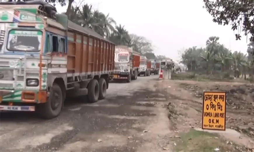 Trade resumes at Bhomra land port after six-day shutdown
