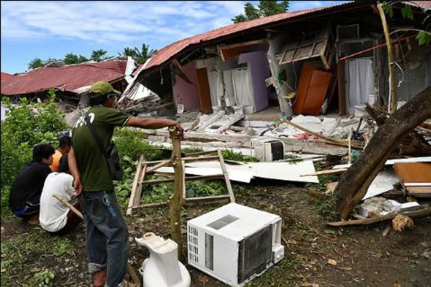 Indonesia school collapse kills 17, dozens remain missing