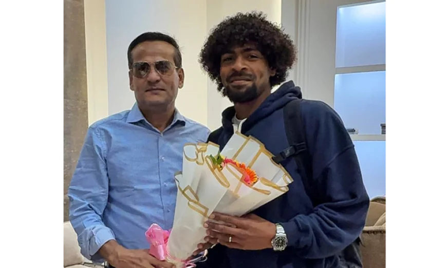 Hamza Arrives in Dhaka for Hong Kong Clash
