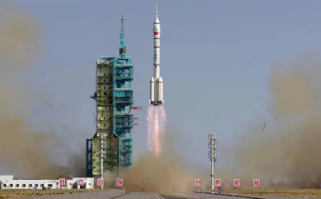 Suspected Debris Hit Delays Chinese Spaceship’s Return