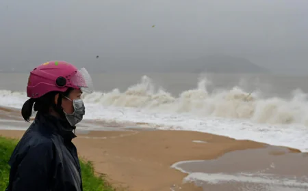 Vietnam Evacuates Thousands from Coast Ahead of Typhoon Kalmaegi