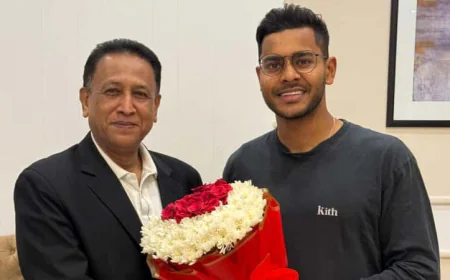 Samit Arrives in Dhaka