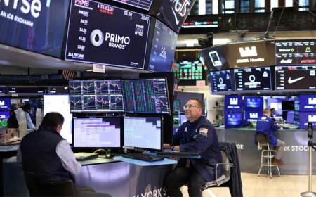 US Stocks Climb on AI Surge and Renewed Fed Rate-Cut Hopes