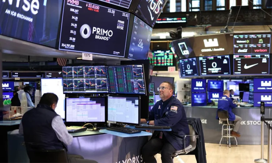 US Stocks Climb on AI Surge and Renewed Fed Rate-Cut Hopes