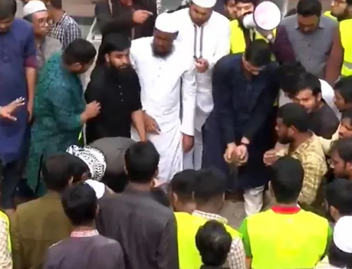 Shaheed Hadi Laid to Rest Next to Kazi Nazrul at DU; State Mourning Declared