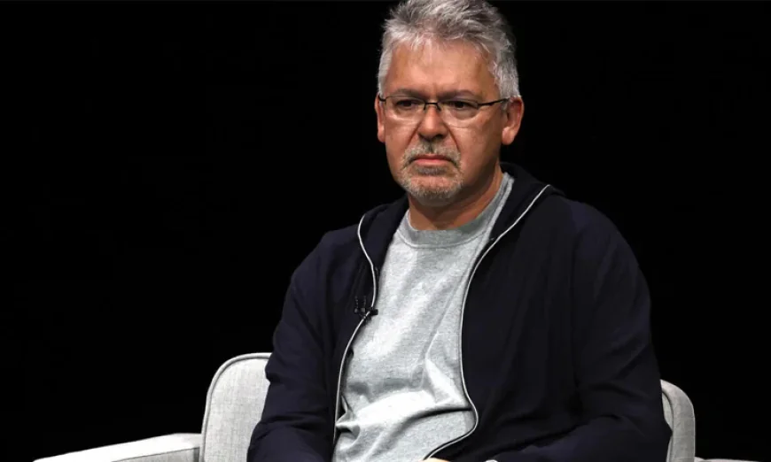 Apple’s AI Chief Steps Down as Company Struggles to Catch Up