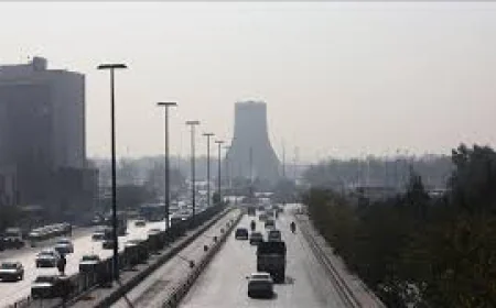 Australia Urges Citizens to Leave Iran Amid Violent Protests