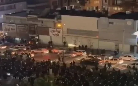 Iranians Mass on Tehran Avenue in Major Anti-Government Protest