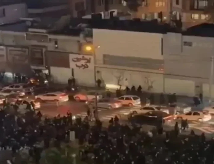 Iranians Mass on Tehran Avenue in Major Anti-Government Protest