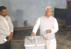 Dr Zahid casts vote at Motihara Government Primary School