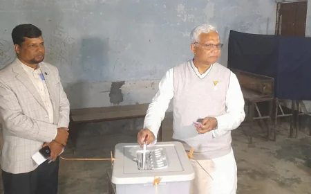 Dr Zahid casts vote at Motihara Government Primary School