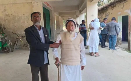 Centenarian Moklesur Rahman casts ballot in Barguna with enthusiasm