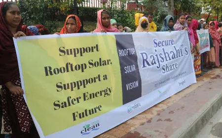 Human chain demands priority for rooftop solar in Rajshahi