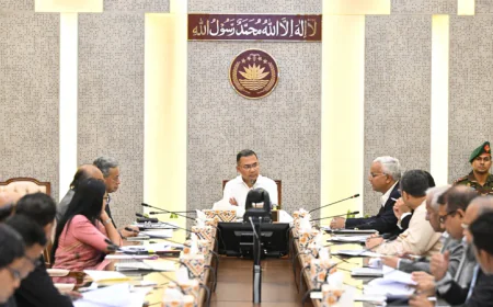 PM chairs meeting on 'Family Card' at Secretariat