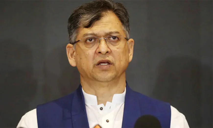 Salahuddin Ahmed casts vote at Pekua GMC Institute Centre in Cox’s Bazar