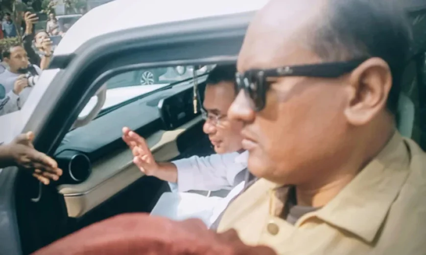 Tarique Rahman speaks with crowd on way to Juma prayers