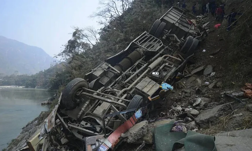 Nepal bus crash kills 19, including British tourist