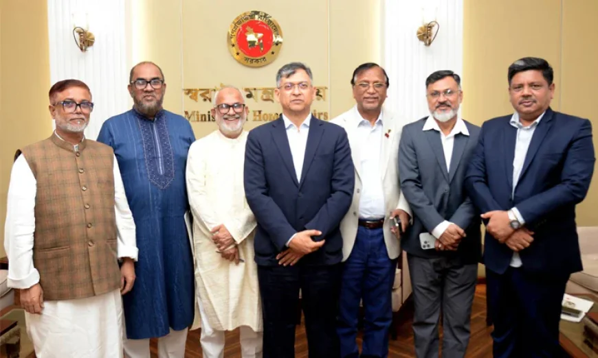 Newly-appointed 6 city corporation administrators meet HM