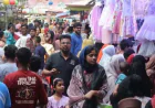 Bustling Rajshahi Eid markets; luxury malls to street stalls