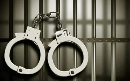 One held with gold bars in Chapainawabganj