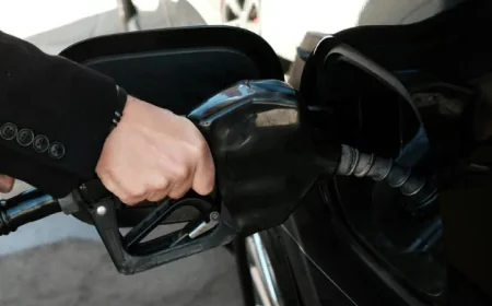 Oil hovers around $100, stocks mixed as Iran war rages