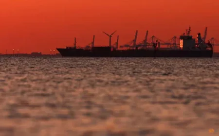 Oil prices drop more than 5% after Trump sends peace plan