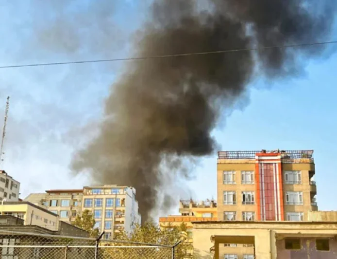 Blasts in Kabul amid Afghan border battles with Pakistan