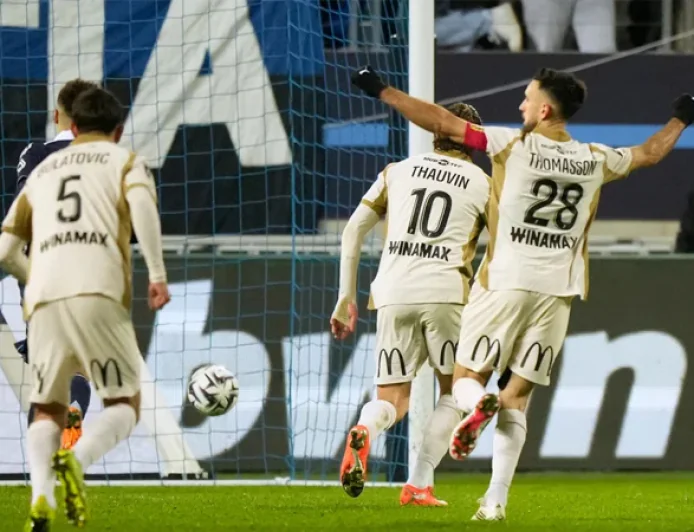 Lens eye top spot in Ligue 1 as they take title fight to PSG