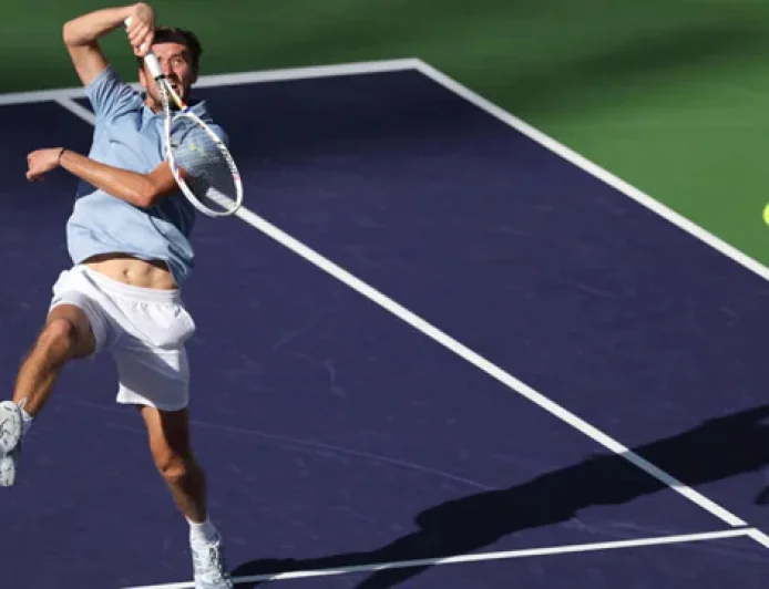 Medvedev snaps Alcaraz win streak, sets Indian Wells final with Sinner