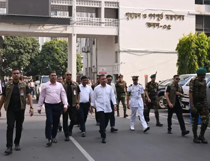 PM visits different ministries at secretariat