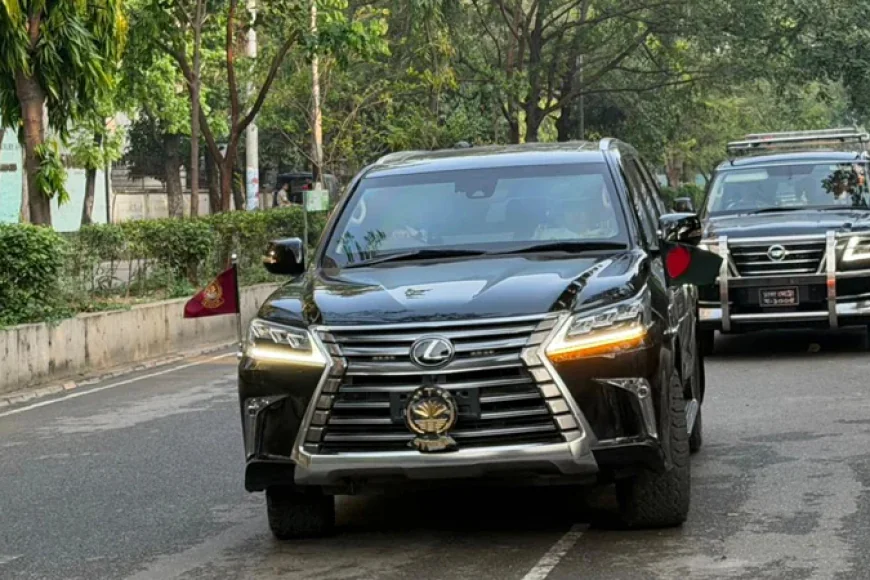 PM uses national flag on official car for first time