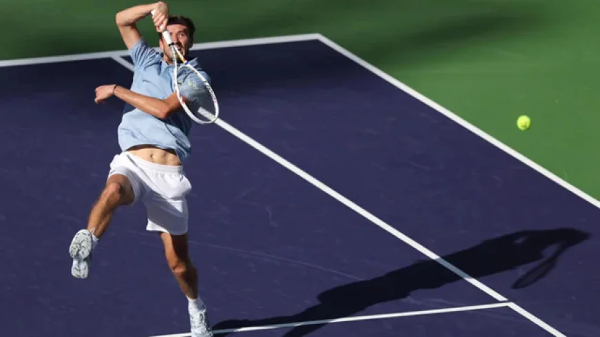 Medvedev snaps Alcaraz win streak, sets Indian Wells final with Sinner