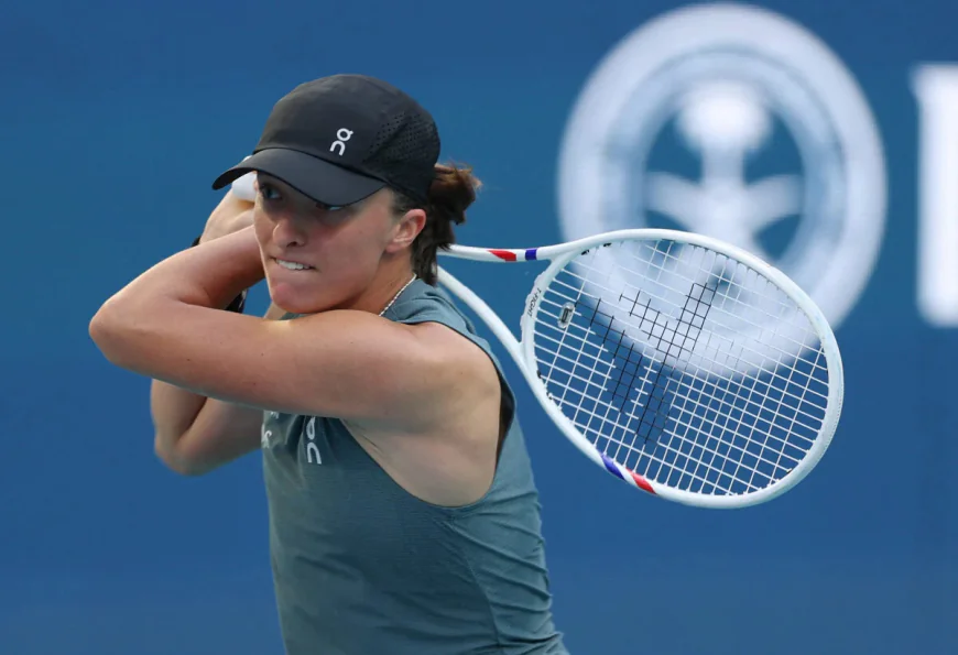 Swiatek stunned at Miami Open by 50th-ranked Linette