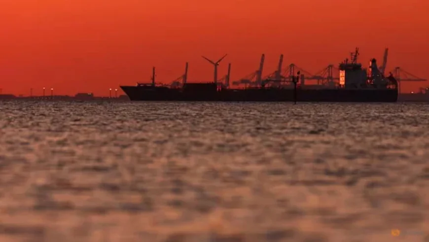 Oil prices drop more than 5% after Trump sends peace plan