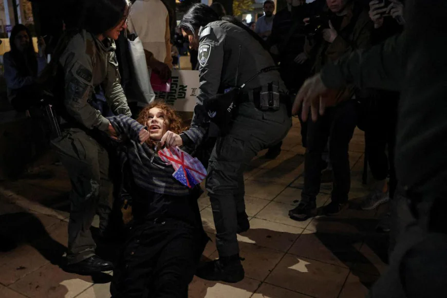 Hundreds of Israelis protest against war, clash with police