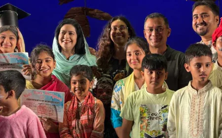 PM enjoys stage drama with family in city